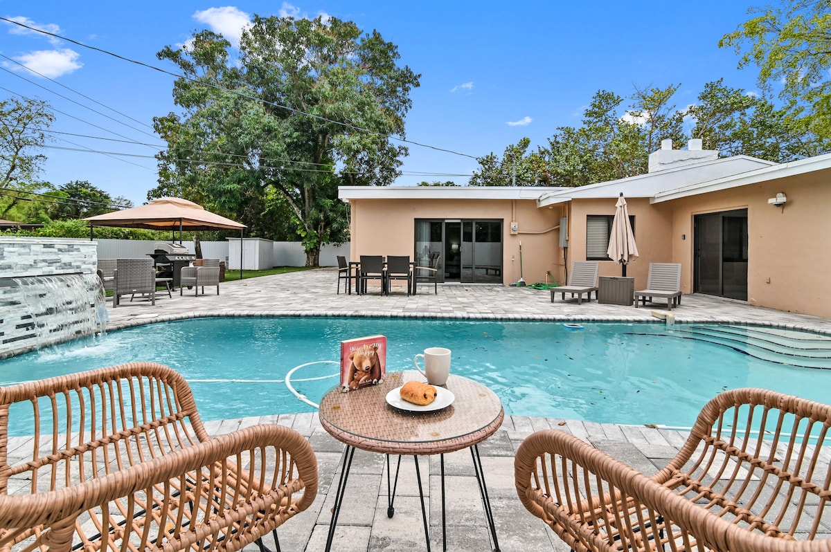 Modern Retreat | Pool