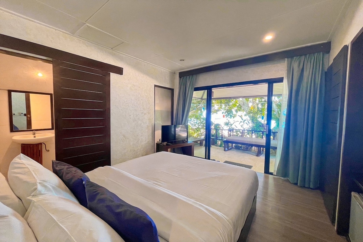 Luxury Beachfront Rooms @ Koh Kwang Beach Resort