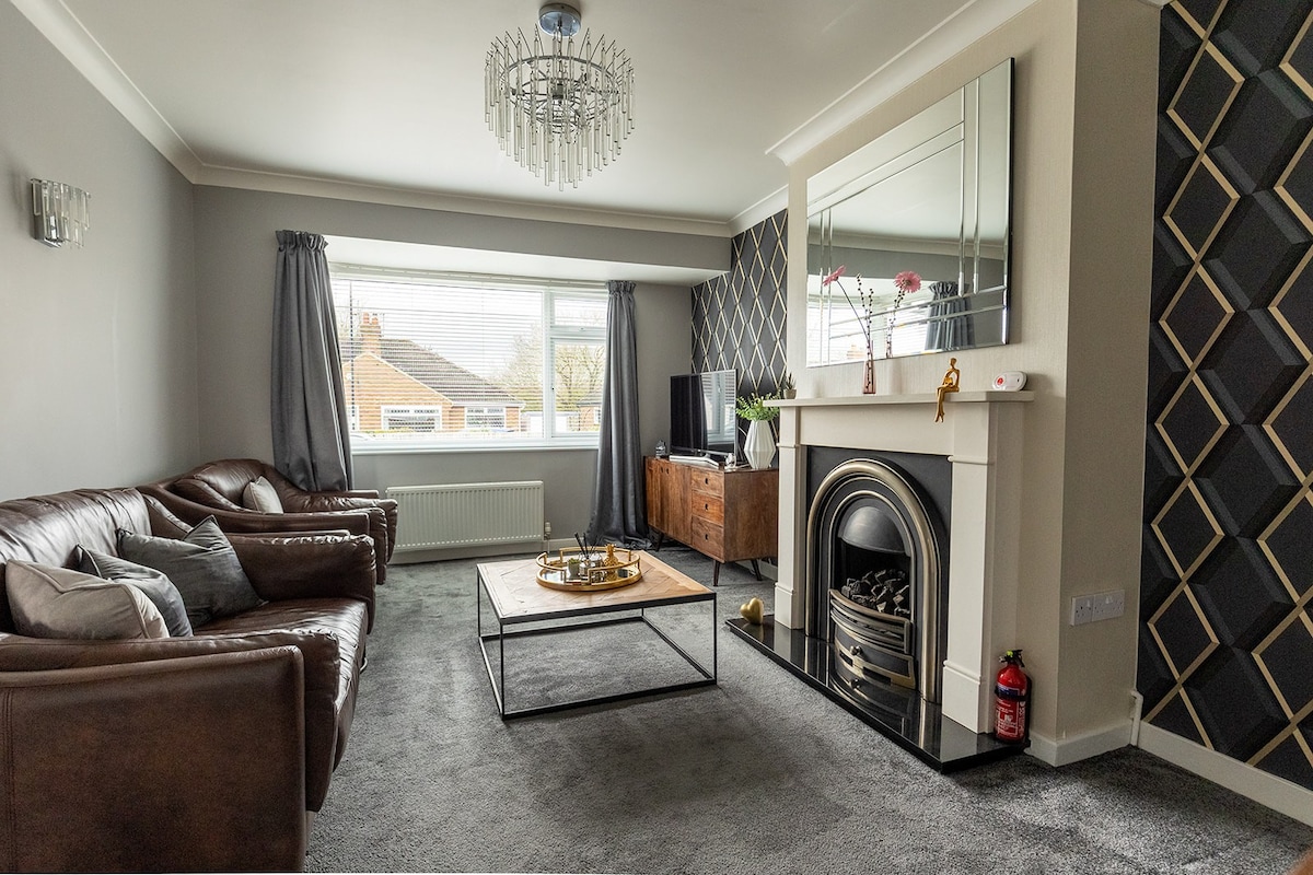Two bed in Harrogate with cosy living room fire.