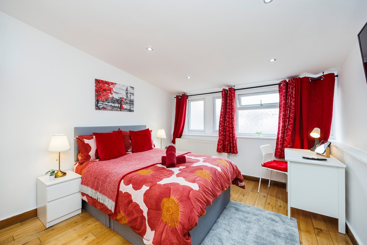 Charming Bedroom in Stylish Flat  2