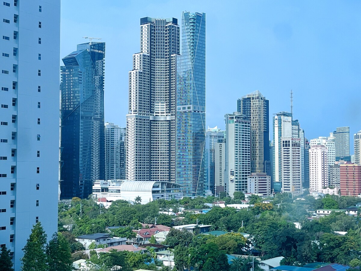 Spacious 2BR at Makati CBD w/ amazing view&malls