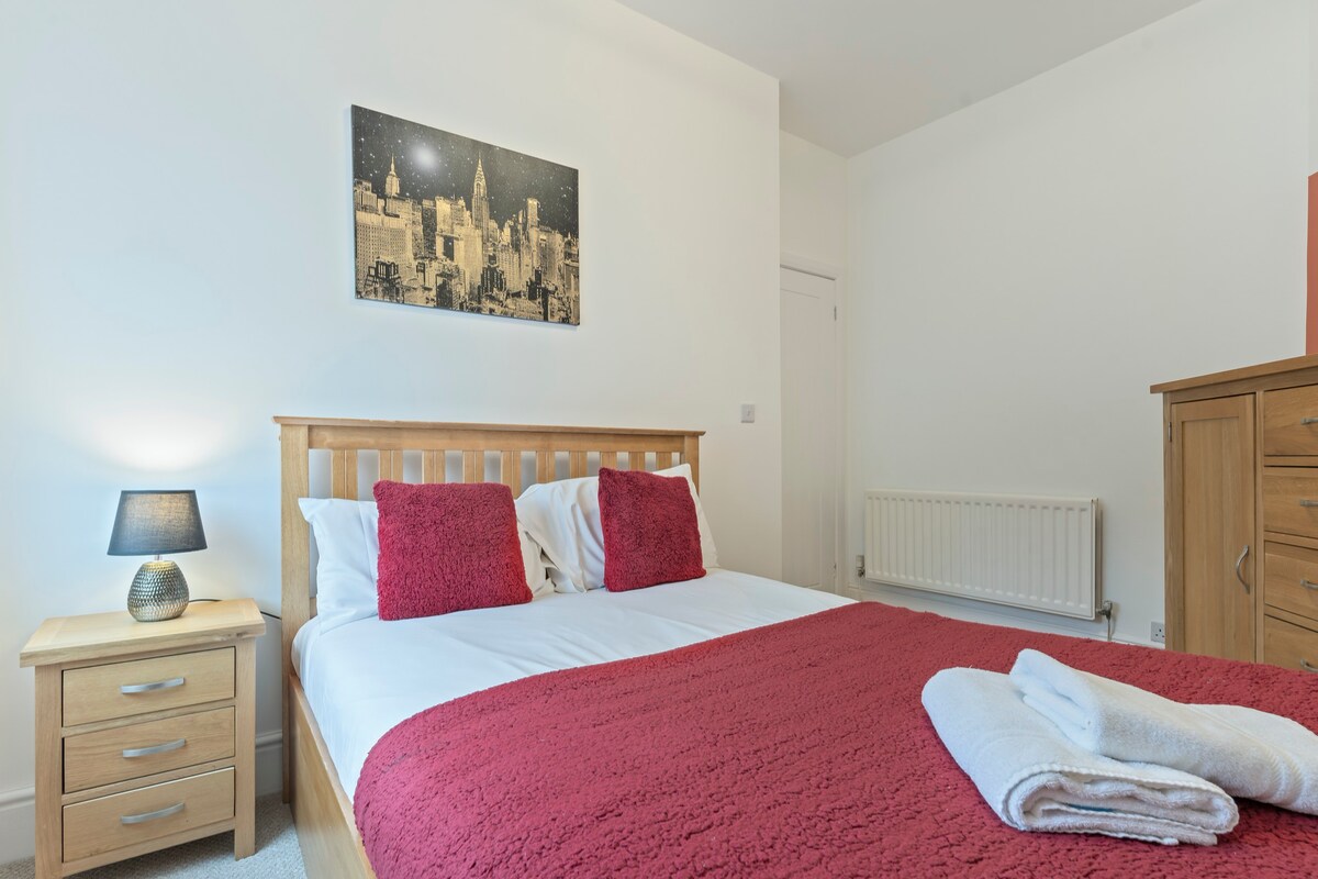 Elton Place - City Centre Location - Free Parking