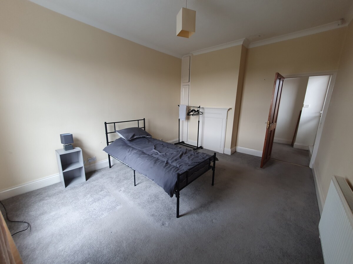 Station hotel 2 bedroom  contractors flat