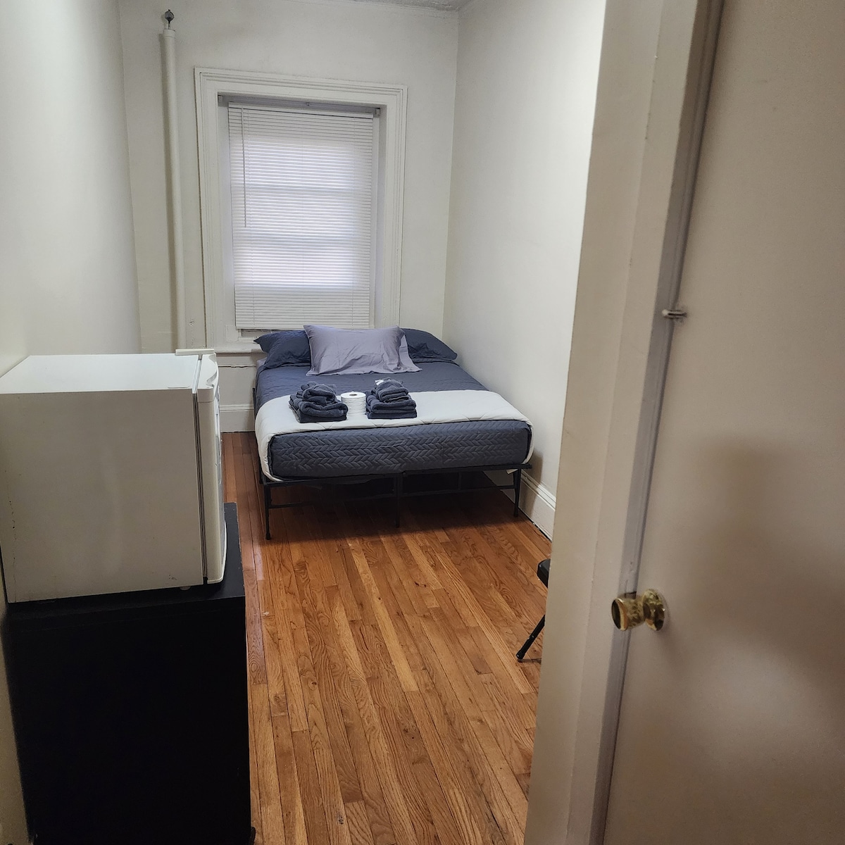 Manhattan Budget Room available for 2