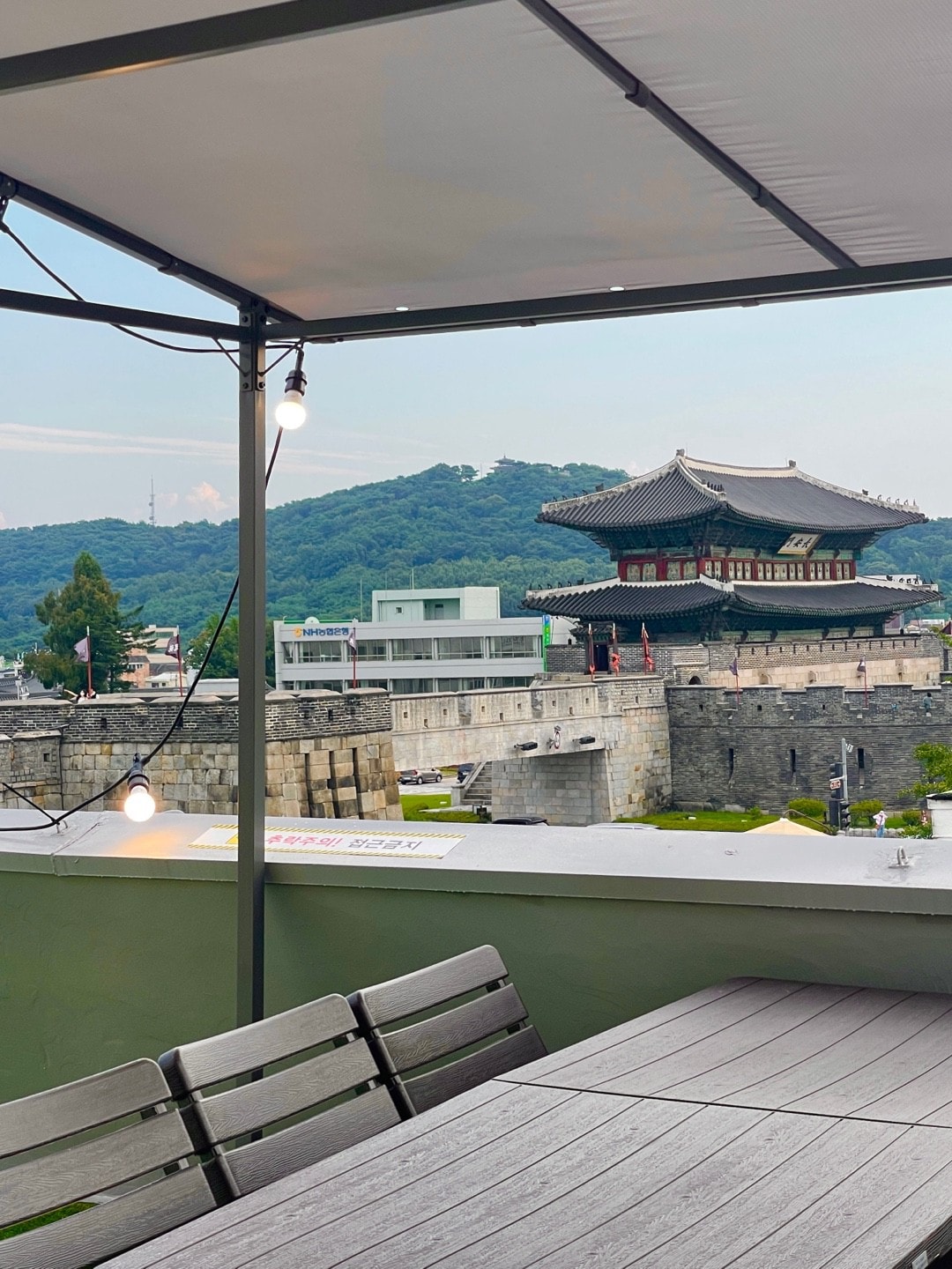[Hwahong] #屋顶#派对室# Haenggung景观#卡拉OK室#烧烤# 25个座位#宠物