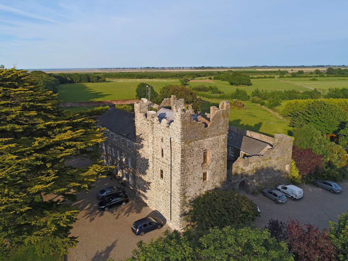 Two Bedroom Castle Courtyard Apartment