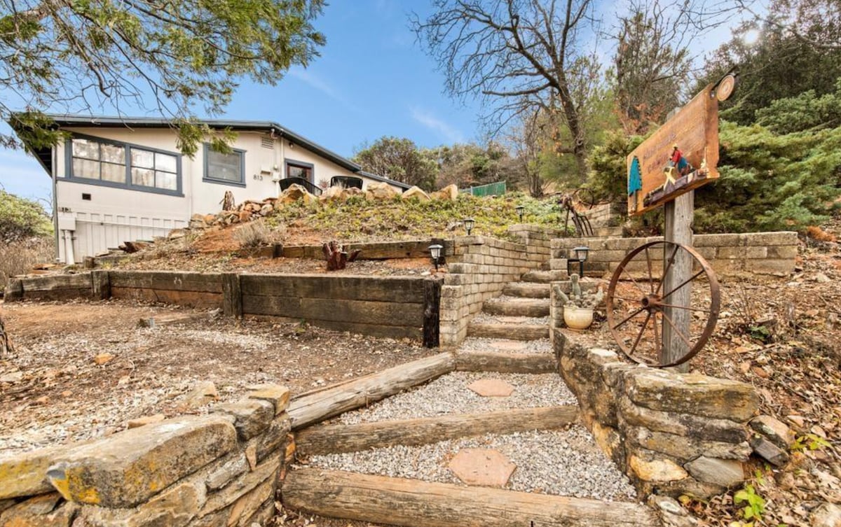 Pine Cone Cabin in Julian (pet friendly)