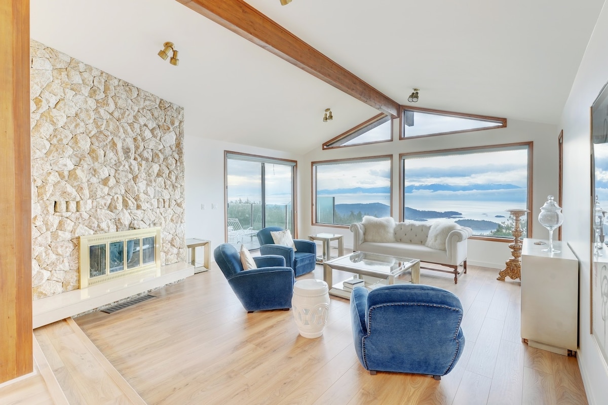 Ocean-view estate atop Mount Matheson. Sleeps 12!