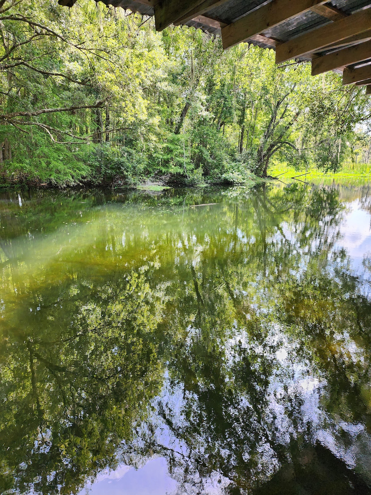 River Garden Inn a Riverfront Retreat