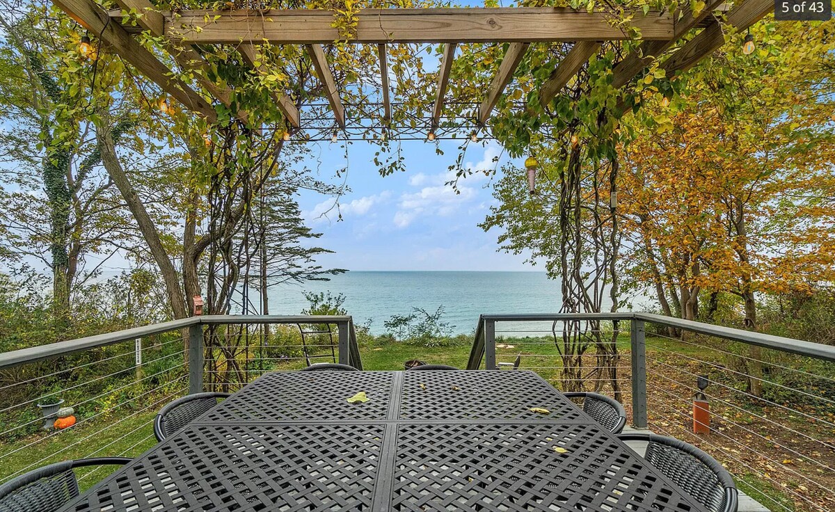 Cozy & Spacious Endless Lake Michigan Home!