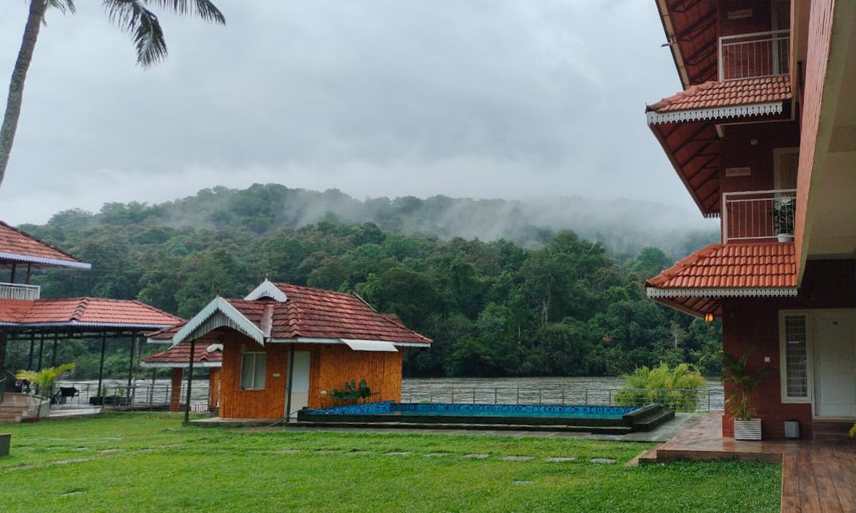 Escape near Athirappilly Falls: Pool, View & More!