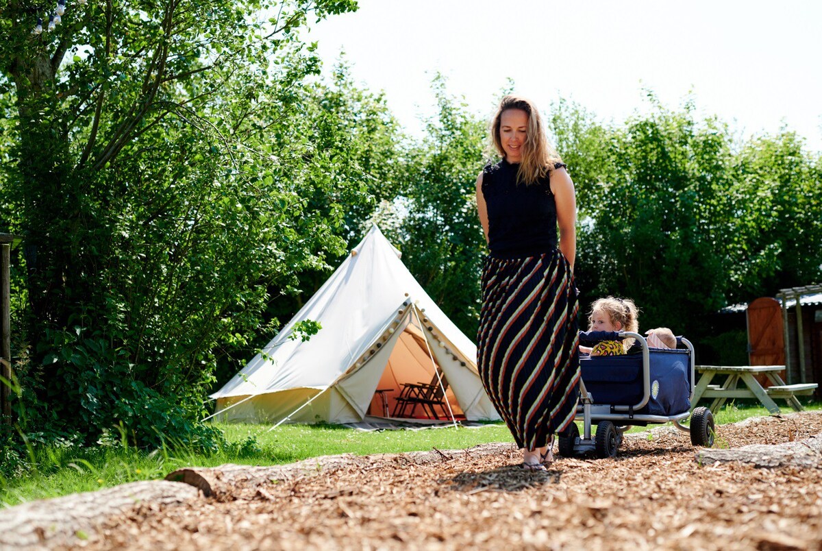 Tipi tent aan zee