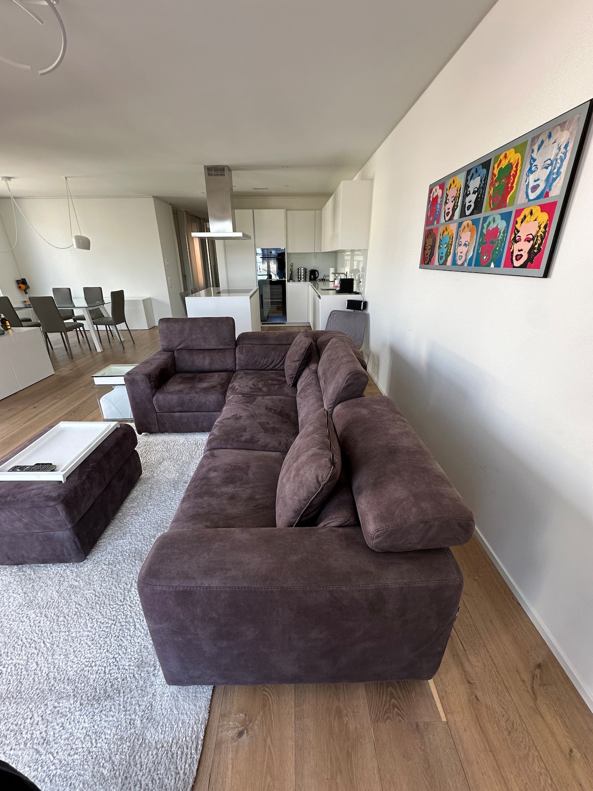 Contemporary flat close to lake Zug w/Parking