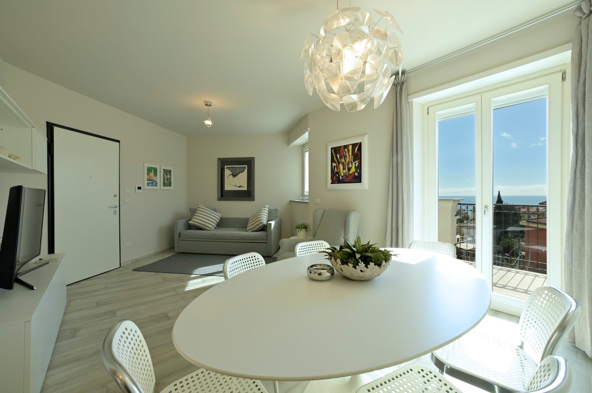 luxury apartament vista mare alassio per 6 persone