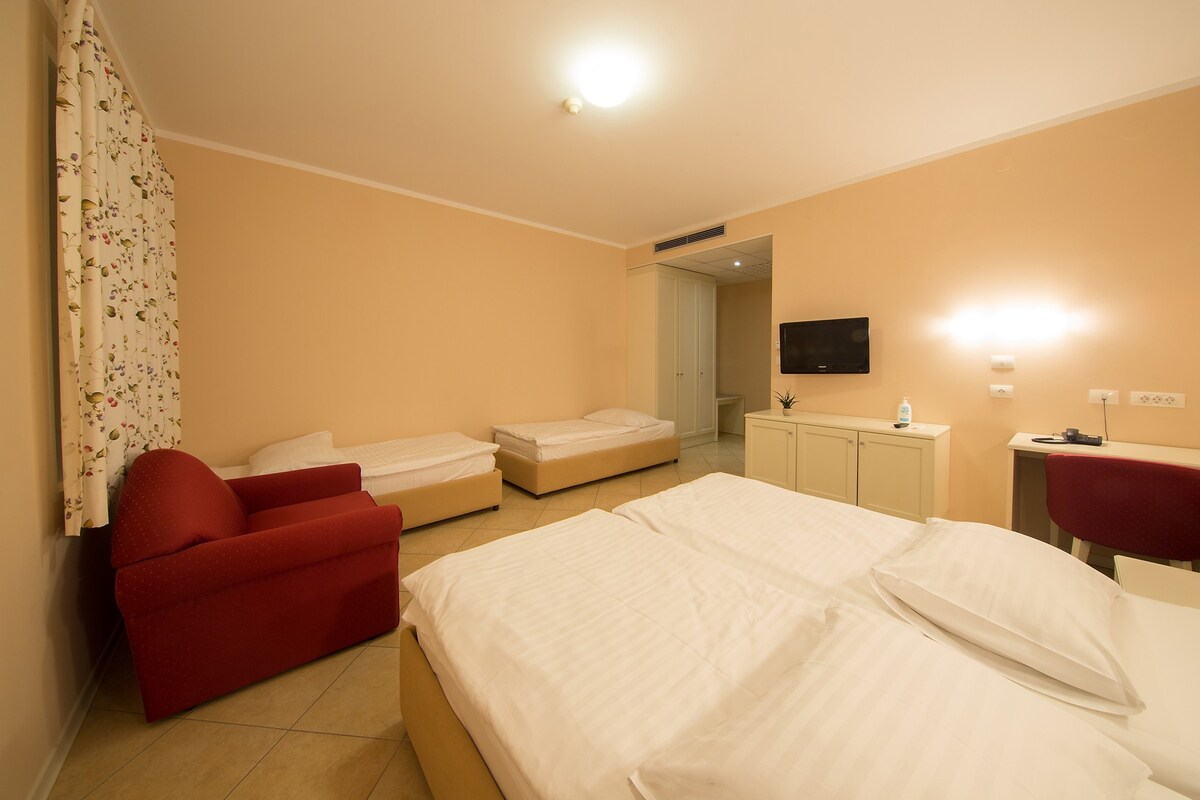 Hotel Kozana-4Bed Room