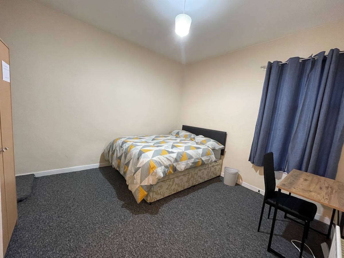 Private double room near City centre, Coventry,CV1