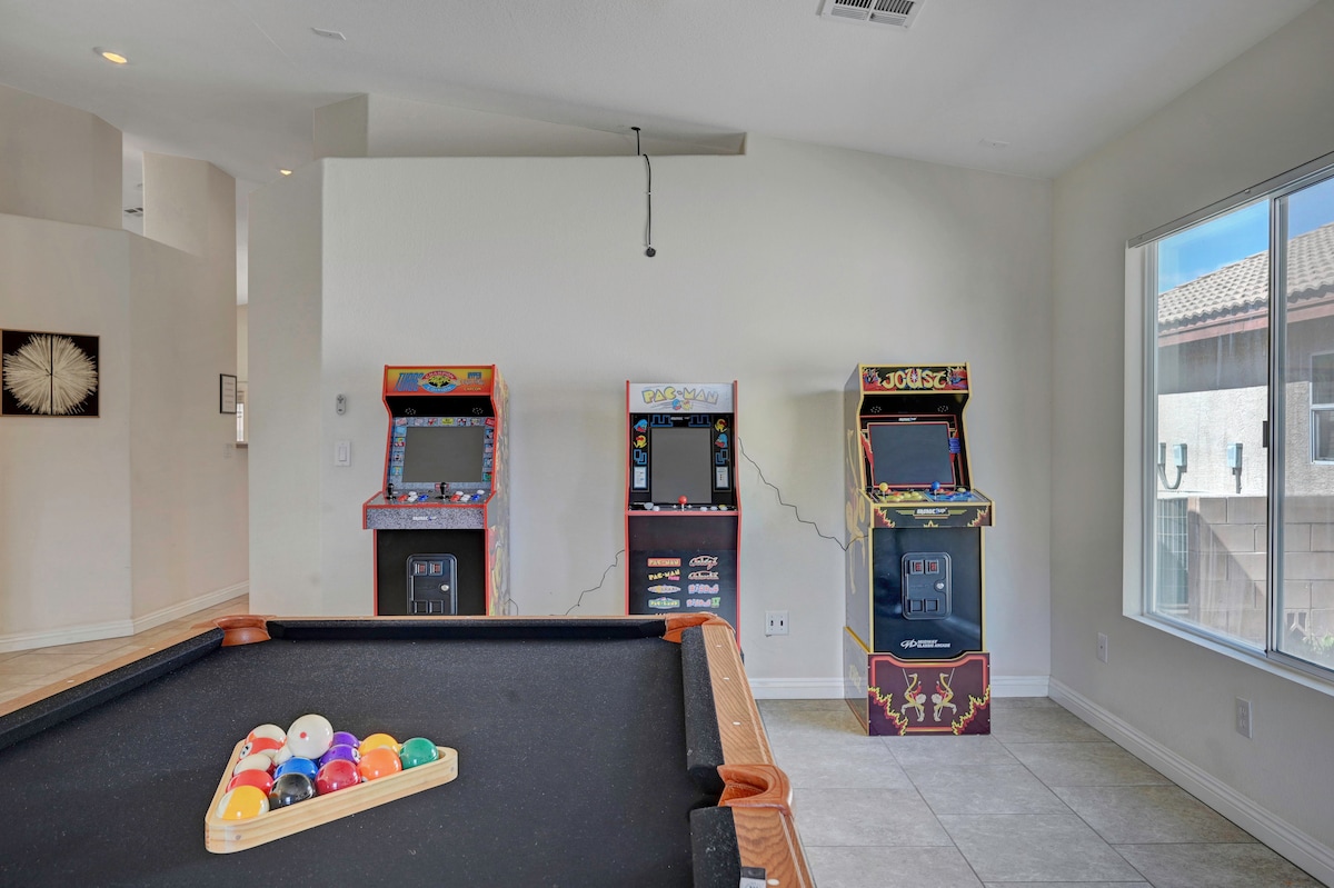 Dreamy 3BR Retreat w/ Games, Firepit & Pool Table!