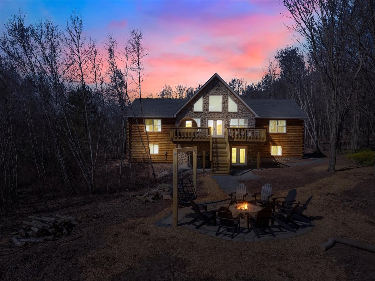 Lake Lux | Lakefront Log Cabin | Hot Tub | Sauna