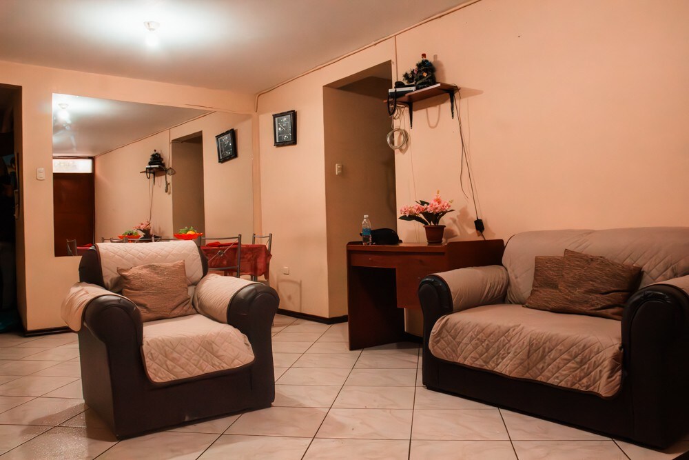 Apartamento en Baños del inca en primer piso