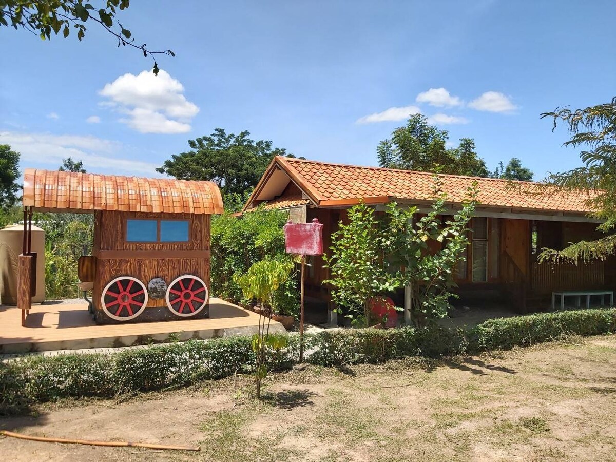 整栋乡村小屋， 10张床，拉差武里（ Ratchaburi ）花园景观