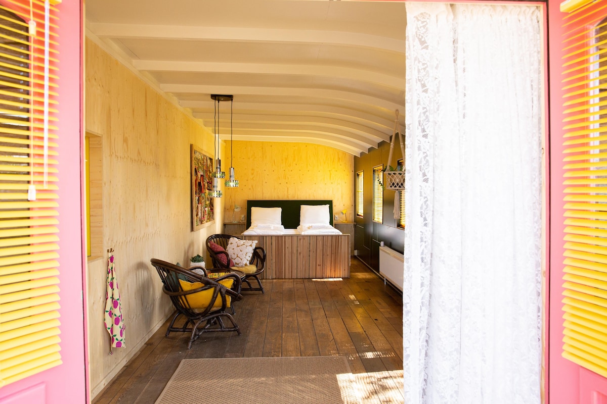 Heerlijke, grote kamer met eigen balkon