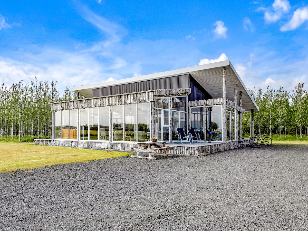 Country house w/ inside hot tub