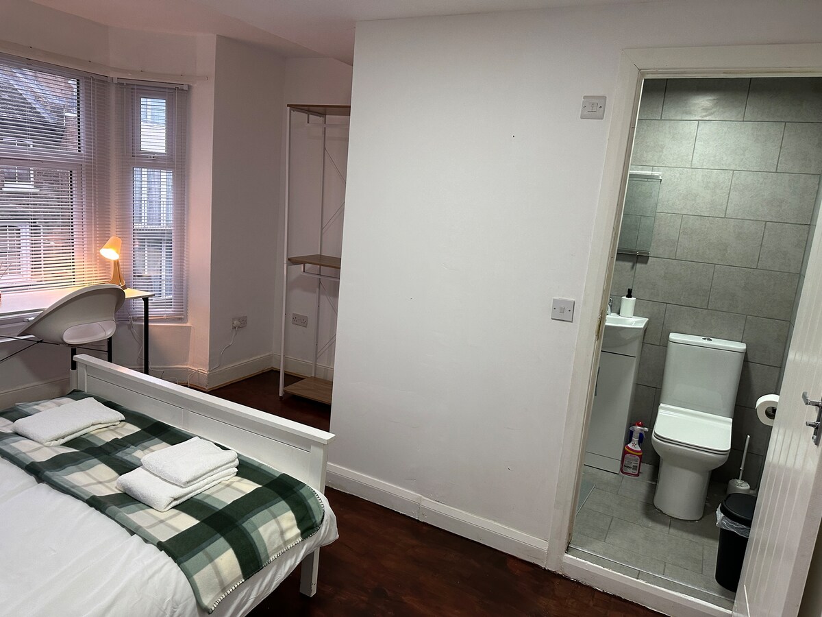 Double Room with En-Suite