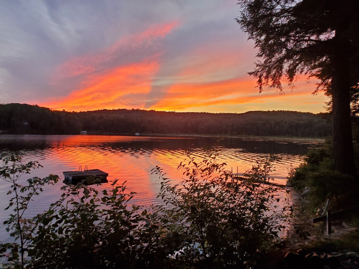 Harrisville Lake House - A Tranquil Get-Away