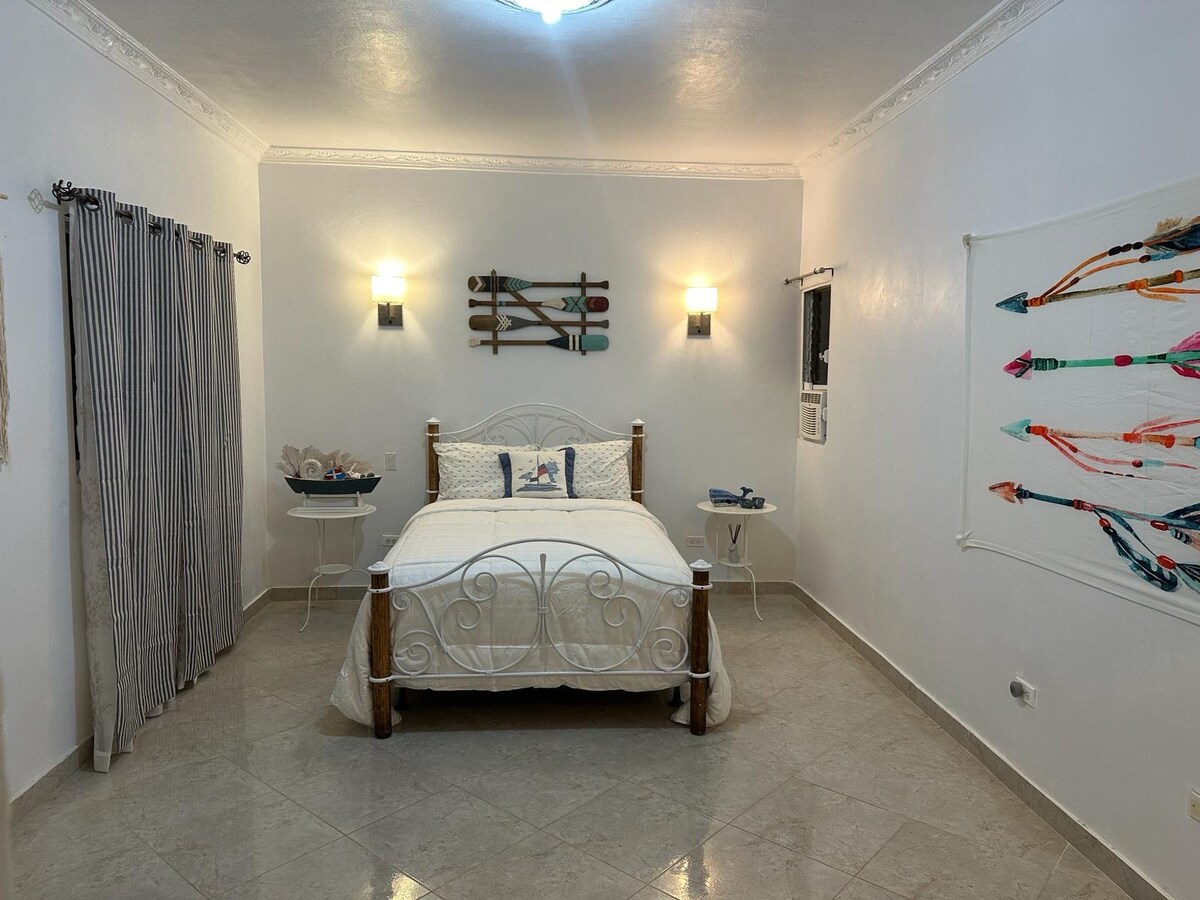 Cozy Modern Stay in Los Patos 1