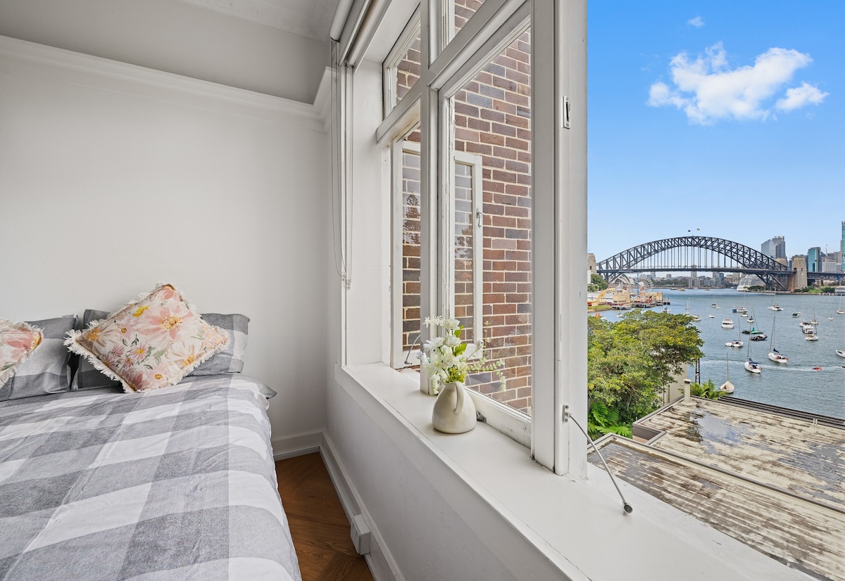 The Iconic Sydney Harbour Bridge View, Train Ferry