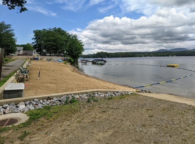 Winnisquam Lake Front Escape w/boat slip