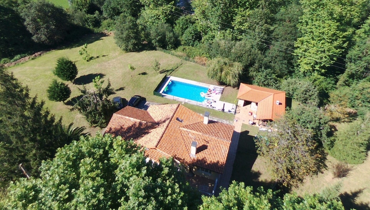 Casa individual con piscina