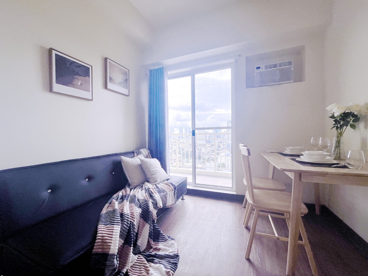 New Stylish 1BR unit with balcony @BGC&Ortigas CBD