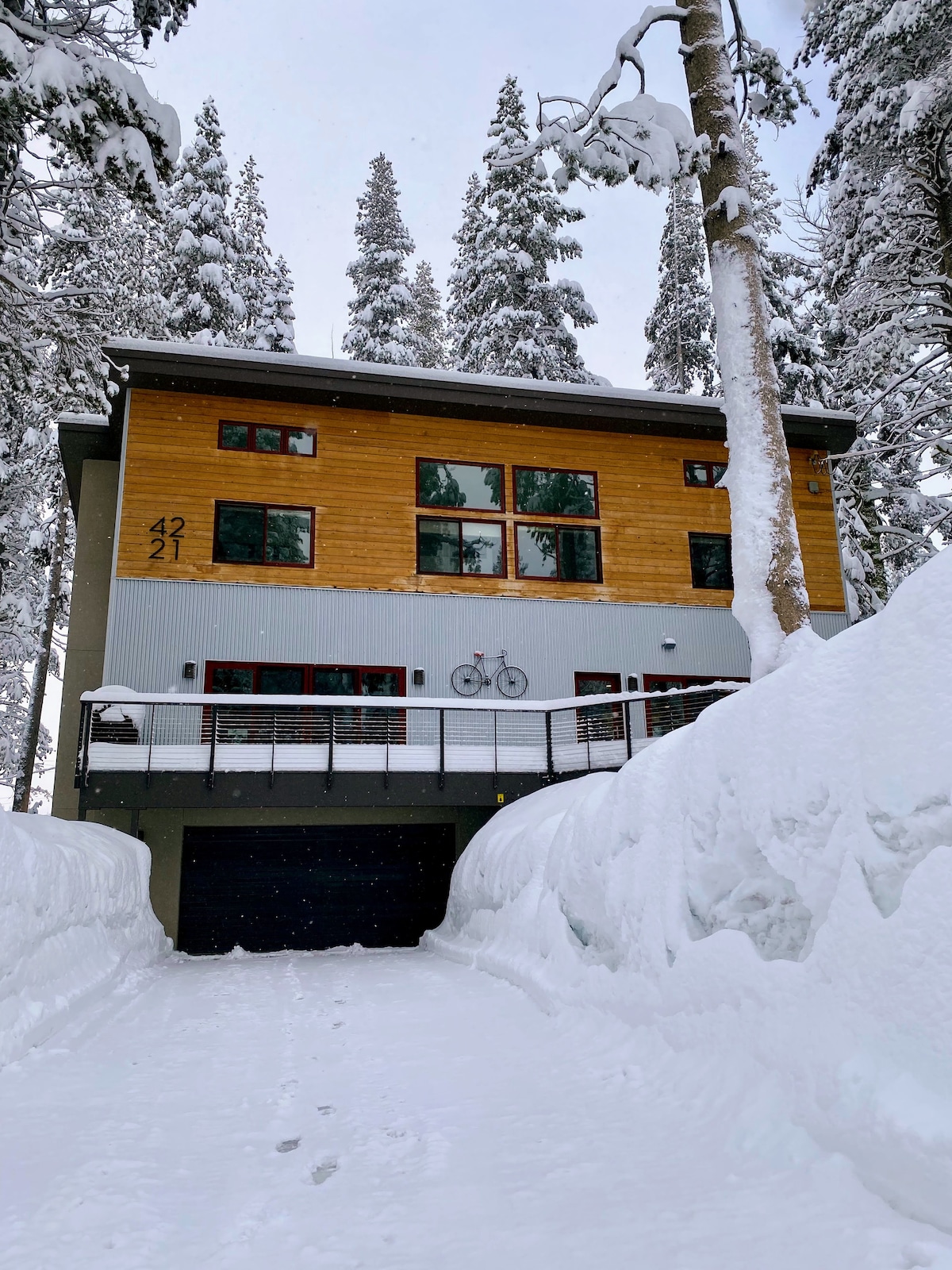 Summer Lake / Ski House at Serene Lakes