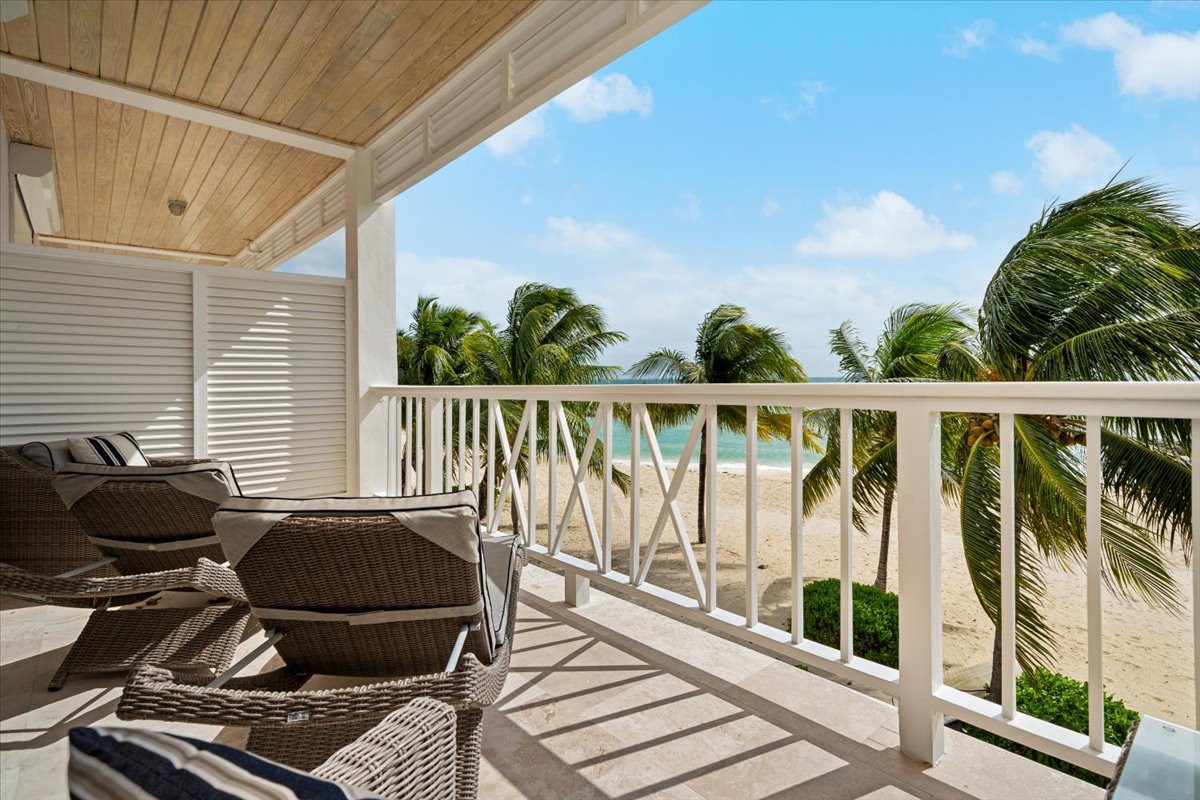 Exquisite 4-Bed Beachfront Haven in Palm Cay!