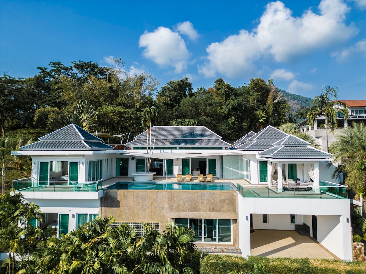 Hollywood-Style Massive 5 bedroom Villa: Sea View!