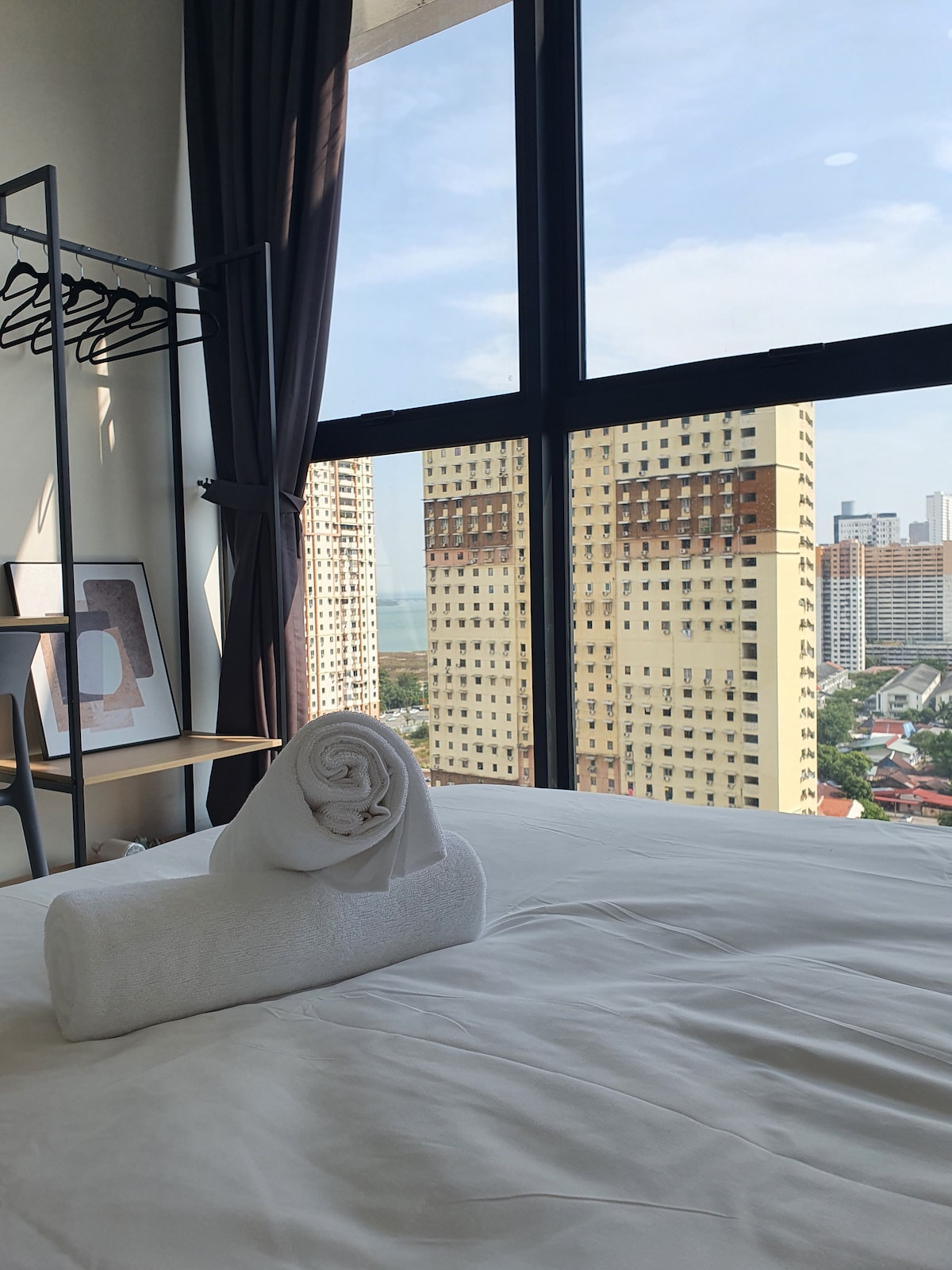 Urban Suites Seaview Townview 8Pax Family Suite