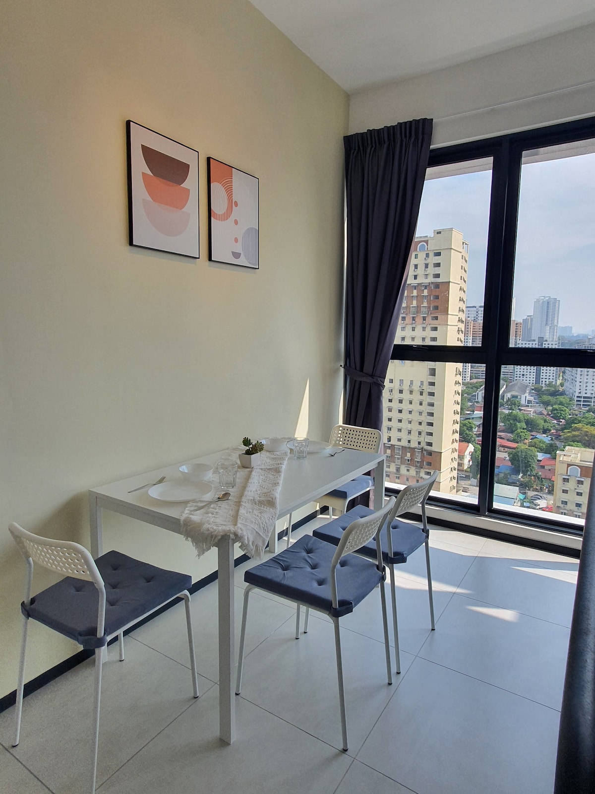 Urban Suites Seaview Townview 8Pax Family Suite