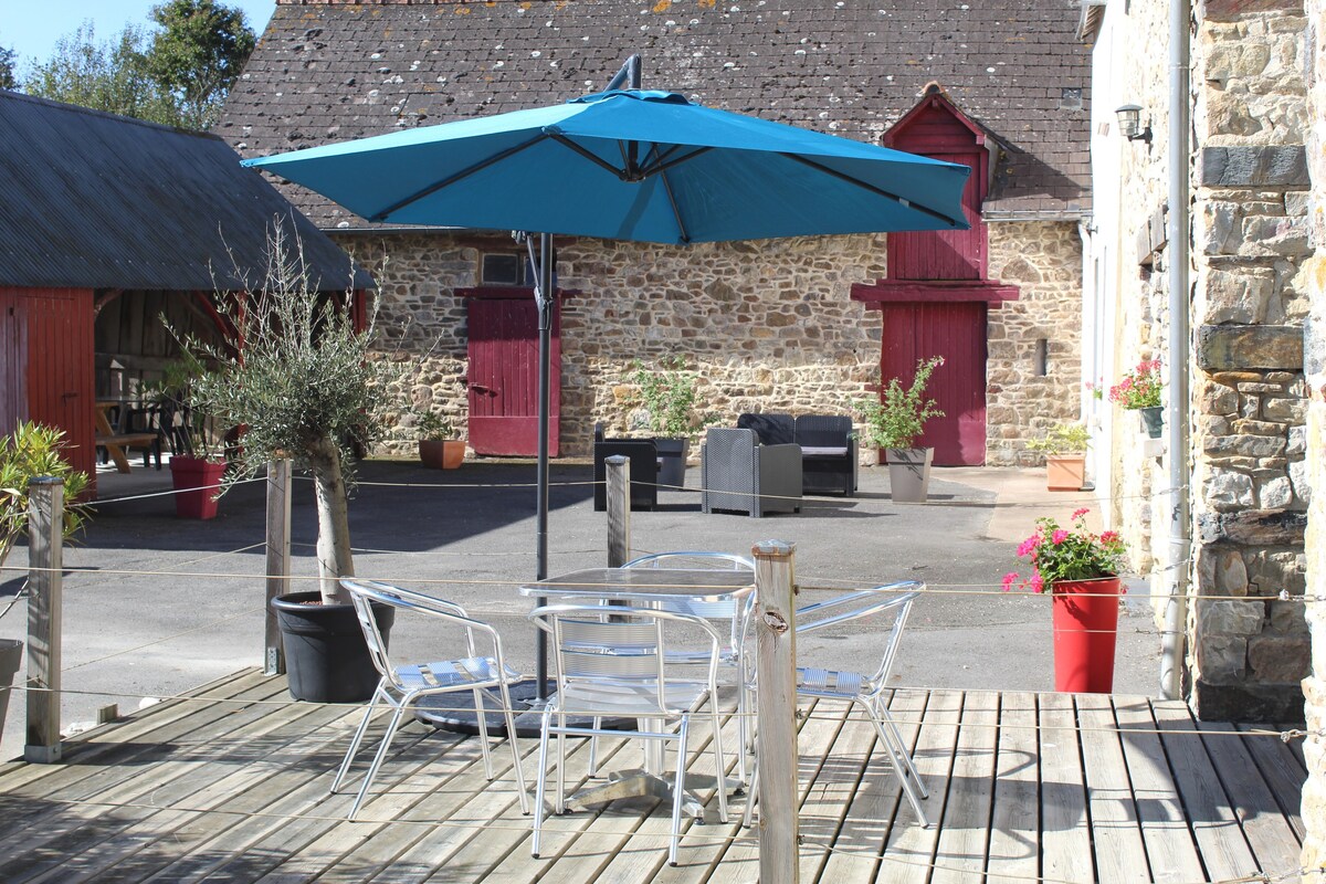 Maison au cœur de la nature avec piscine intérieur