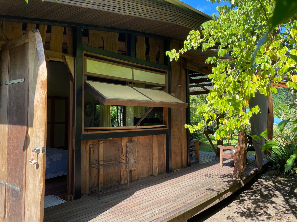 Une jolie cabane de luxe à Tahiti iti