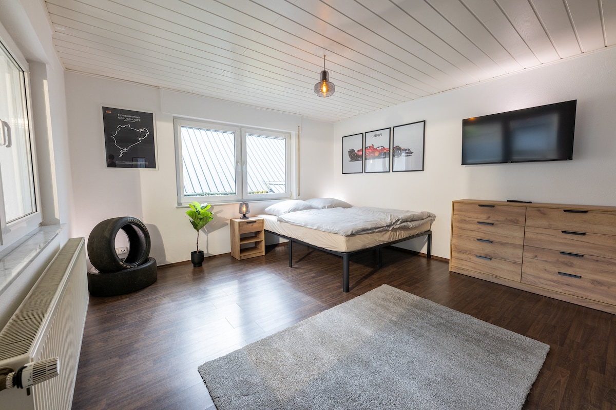 Pitlane Apartment