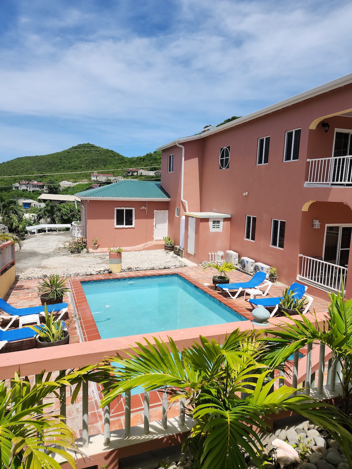 New Townhouse w/pool has 3 Master Ensuite Bedrooms