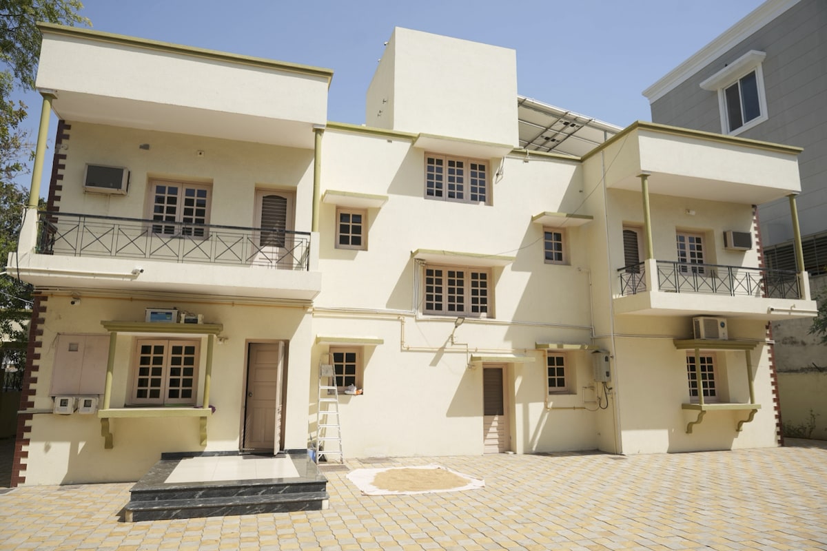 Bungalow in Vidyanagar, Anand