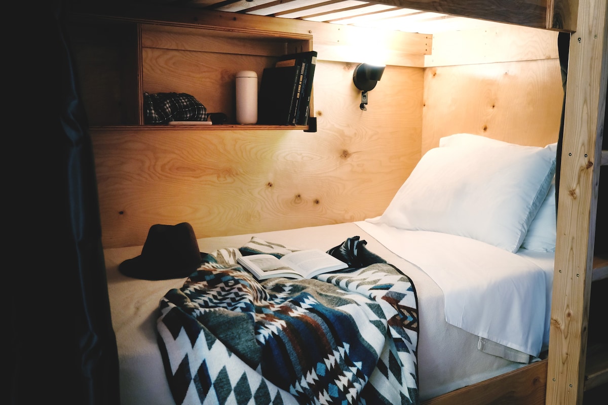 Jackalope Motor Lodge - Deluxe Room