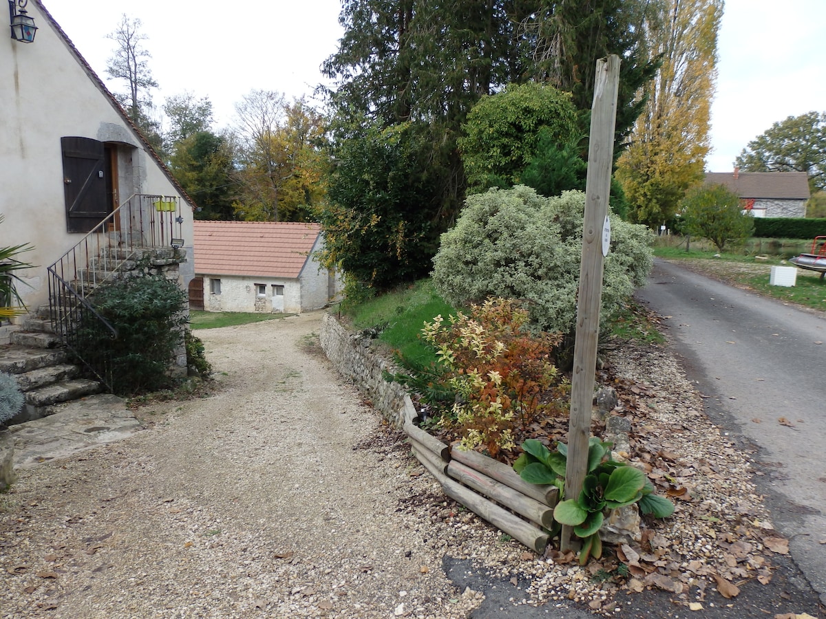 Le domaine de la Fontaine avec son étang de pêche