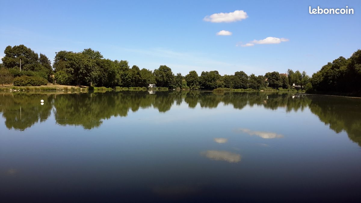 Le domaine de la Fontaine avec son étang de pêche