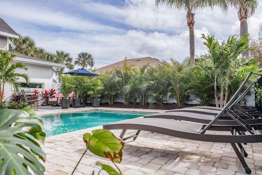 Private saltwater pool! Just steps to the beach!