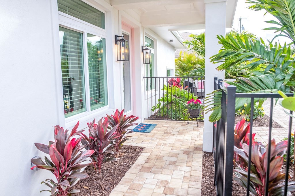 Private saltwater pool! Just steps to the beach!