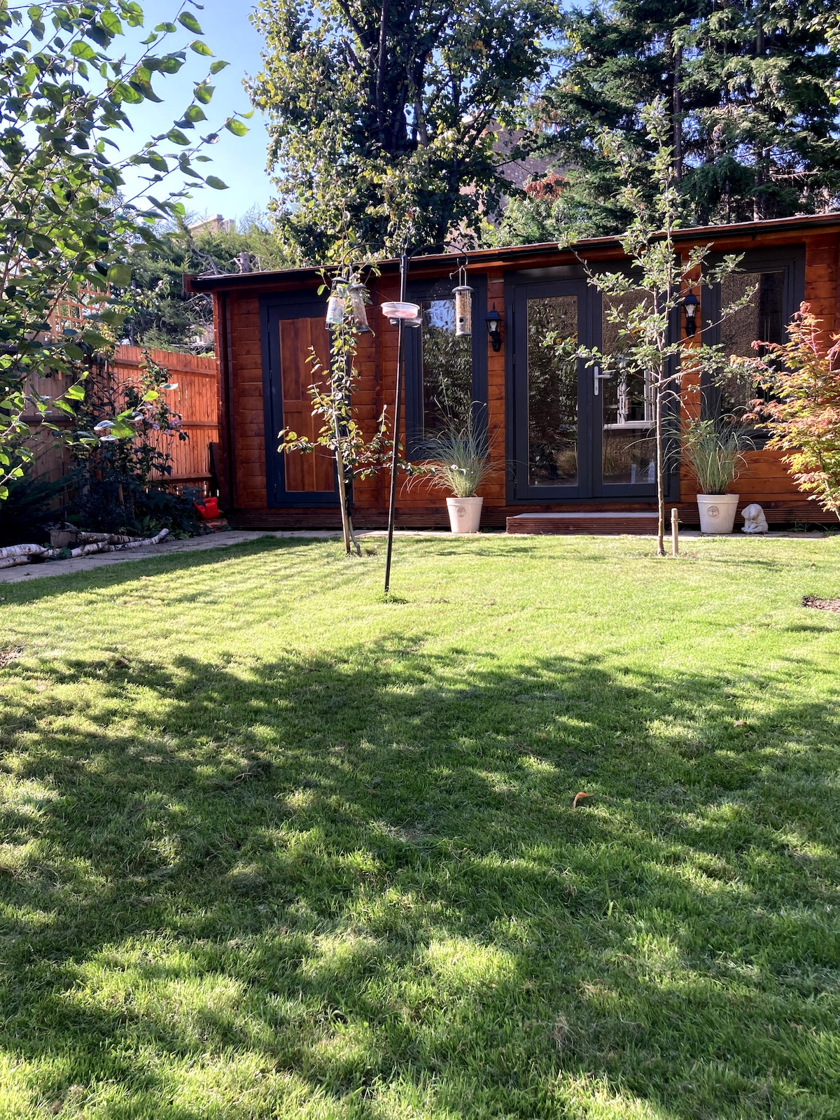 Garden log cabin with ensuite