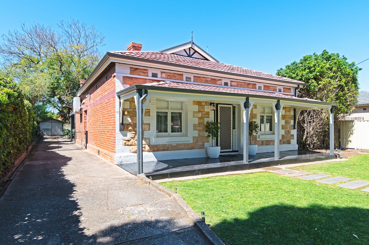 Charming 3-Bedroom Sandstone Haven with free wine